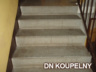 38-639-pokladka-dlazby-na-schodiste-v-panelovem-dome-ostrava