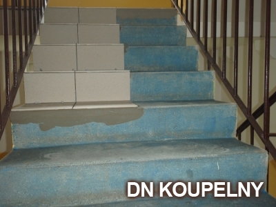 38-643-pokladka-dlazby-na-schodiste-v-panelovem-dome-ostrava