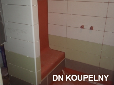 47-694-sedacka-do-sprchy-v-panelakove-koupelne-ostrava