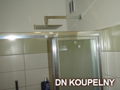 47-707-sedacka-do-sprchy-v-panelakove-koupelne-ostrava